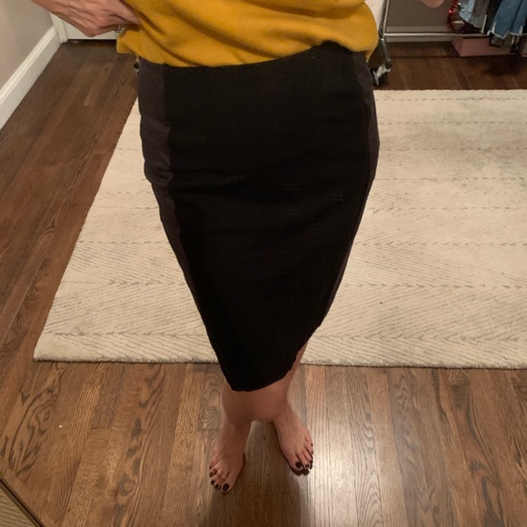 Elegant Black Pencil Skirt - Picture 1 of 7